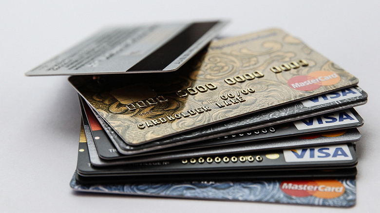 Visa оштрафует банки, которые выдают россиянам карты, на 1 млн долларов. За каждую карту