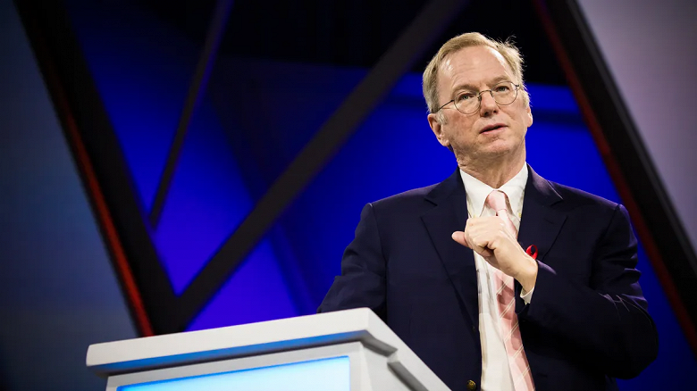 Google и Alphabet покинул один из ключевых в истории развития поискового гиганта руководителей. Эрик Шмидт был главой Google до 2011 года