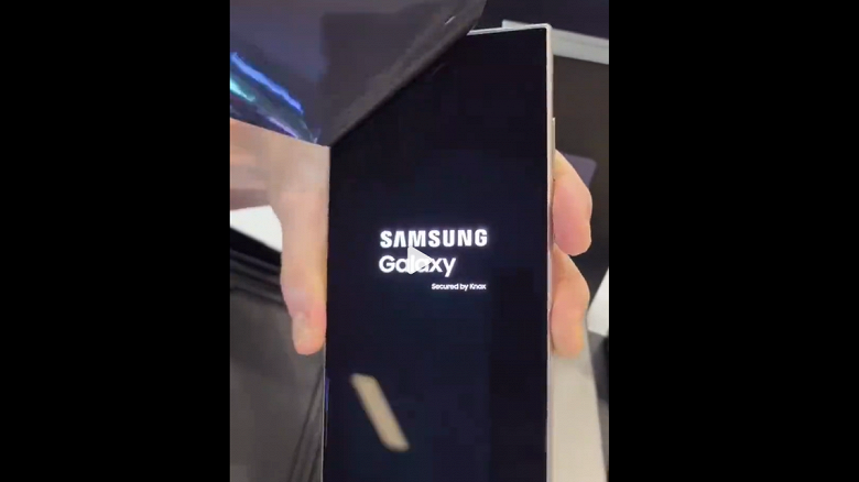 Распаковку и включение Samsung Galaxy S24 Ultra показали на камеру перед анонсом