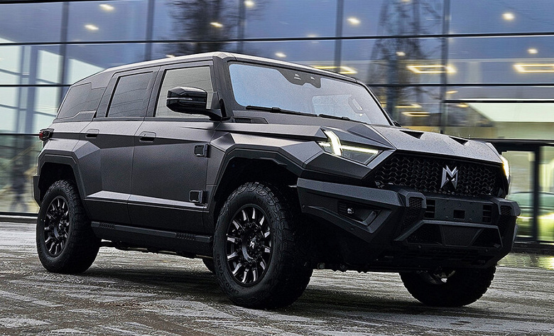1088 л.с., 4,2 с до 100 км/ч, пневмоподвеска, выдающаяся проходимость — и ни капли бензина. В Россию прибыла первая партия внедорожников M-Hero