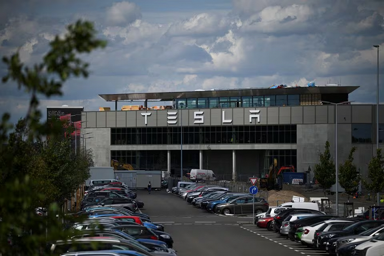 Tesla и Volvo останавливают заводы в Европе из-за нападения на суда в Красном море и нехватки компонентов