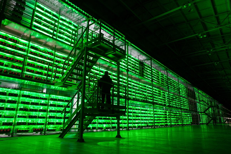 «Перегружают сеть и провоцируют технологические нарушения», — майнеров в Дагестане просят отключить фермы в холода