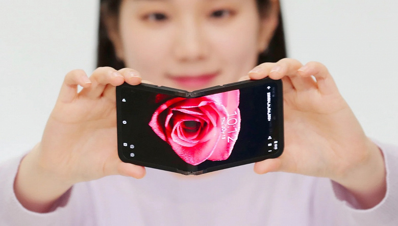 Samsung представила складной двусторонний экран In&Out Flip