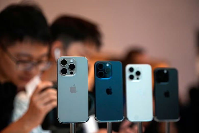 Давление на Apple в Китае усилилось, продажи iPhone 15 оказались намного хуже ожидаемого — компания вынуждена снижать цены