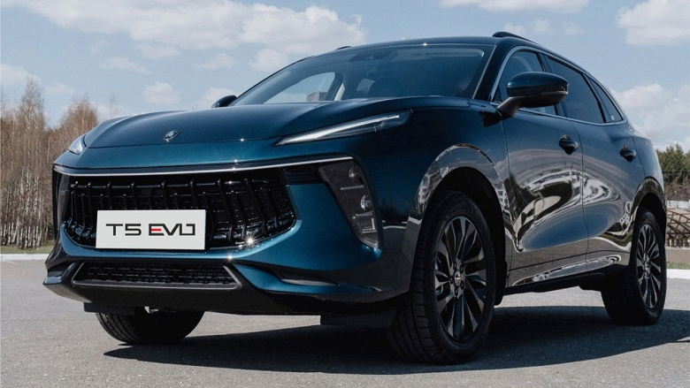 Турбомотор от Mitsubishi, коробка передач как у BMW, 197 л.с. и богатое оснащение – за 2,48 млн рублей. В Белоруссии стартовали продажи кроссовера Forthing T5 EVO