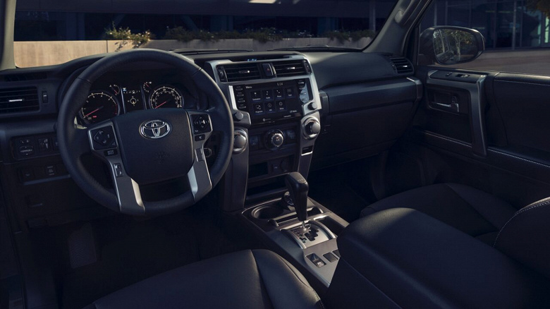 «Неубиваемый» внедорожник Toyota 4Runner сильно подешевел в России. Сейчас его можно купить на 2,3 млн рублей дешевле, чем в декабре 2023 года