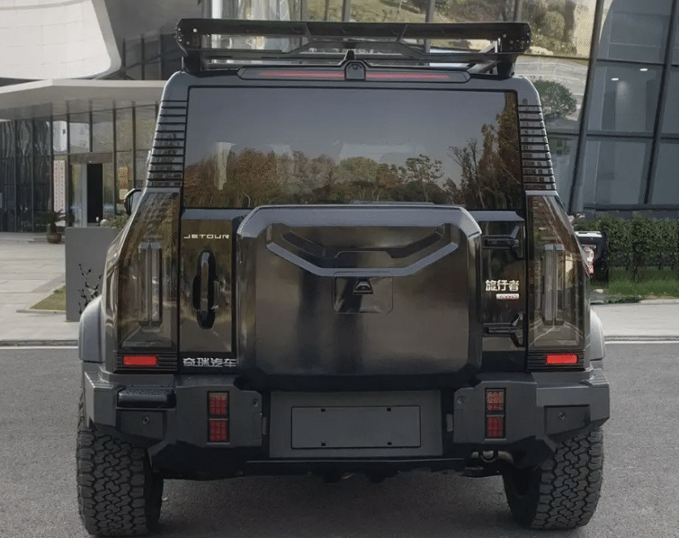 Самый популярный новый внедорожник в Китае Jetour Traveler получил еще более брутальную версию. Jetour JMK Traveler выйдет в апреле