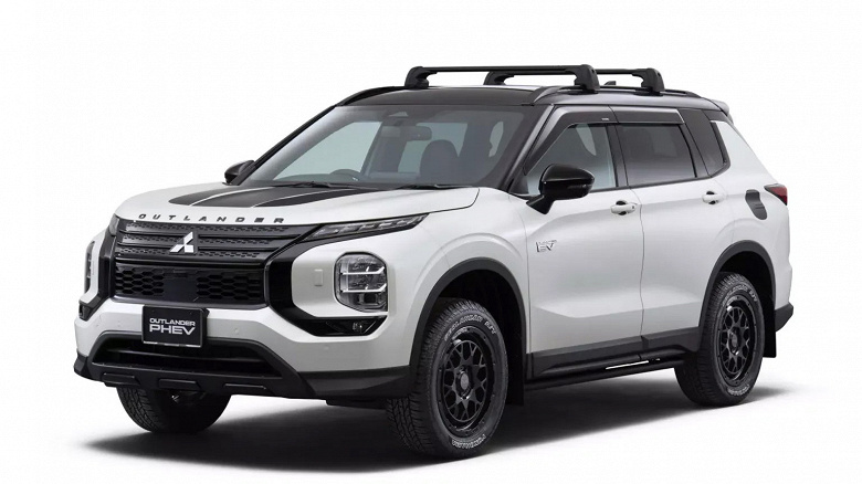 Представлены супервнедорожные Mitsubishi Triton и Delica, а также чуть более внедорожные Delica Mini и Outlander