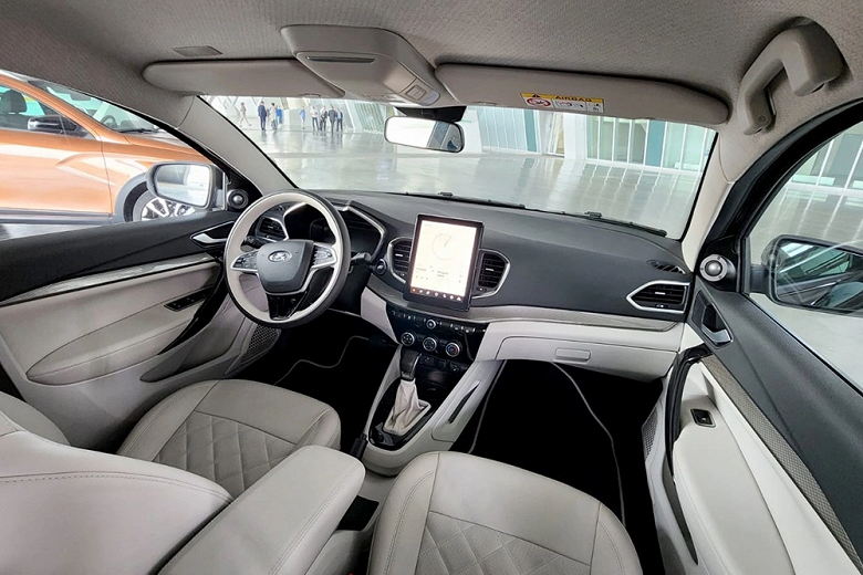 АвтоВАЗ подтвердил недорогую модель на базе Lada Aura: без кожи, большого экрана, со слабым двигателем и МКПП