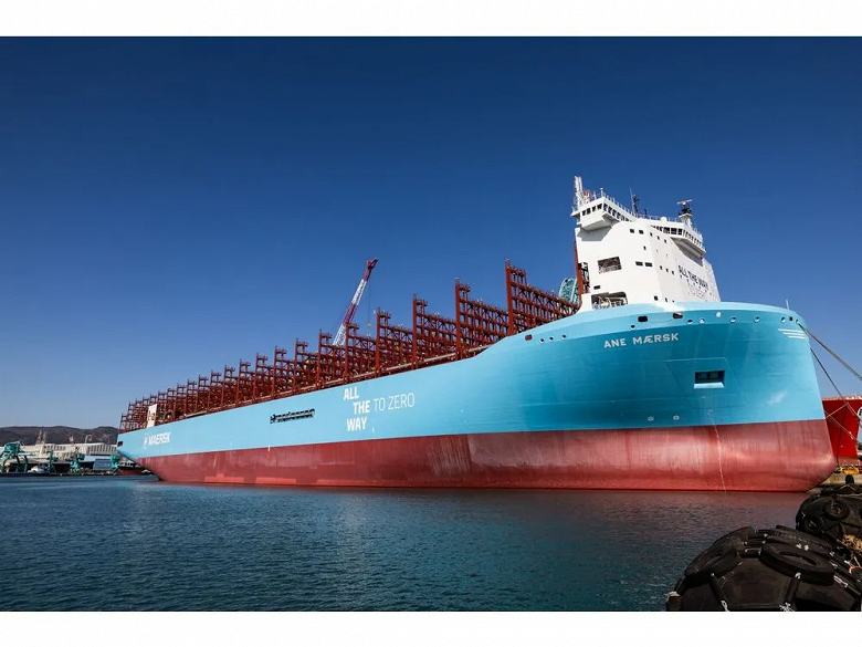350 метров и 16 592 контейнера: представлен самый большой в мире контейнеровоз на зеленом метаноле
