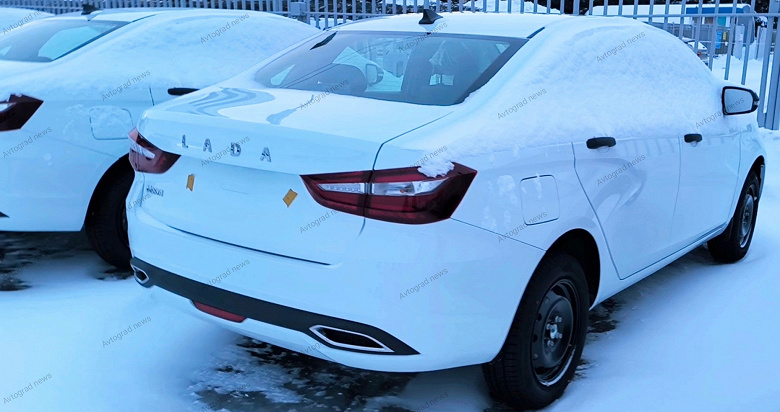 АвтоВАЗ выпустил около 18 тыс. Lada Vesta без подушек безопасности, но россияне не горят желанием покупать такие машины