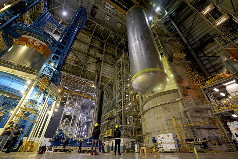 Прогресс в разработке мега-ракеты SLS: топливные баки готовы к заправке