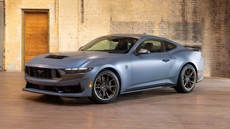 Ford пошёл по пути Tesa: покупателям Mustang 2024 предлагают оклеить машину на заводе матовой плёнкой за $6000