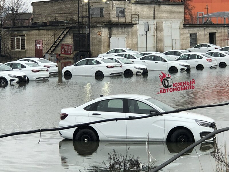 Что случилось с затопленными Lada, рассказали на АвтоВАЗе
