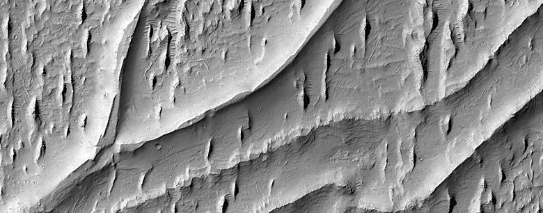 Орбитальный аппарат Mars Reconnaissance Orbiter сделал фотографии русла древней реки на поверхности Марса