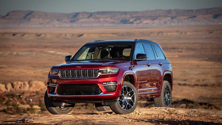 Jeep Grand Cherokee 2024 оказался на 4500 долларов дешевле прошлогодней модели. Jeep объяснил снижение цены «борьбой с растущей инфляцией»