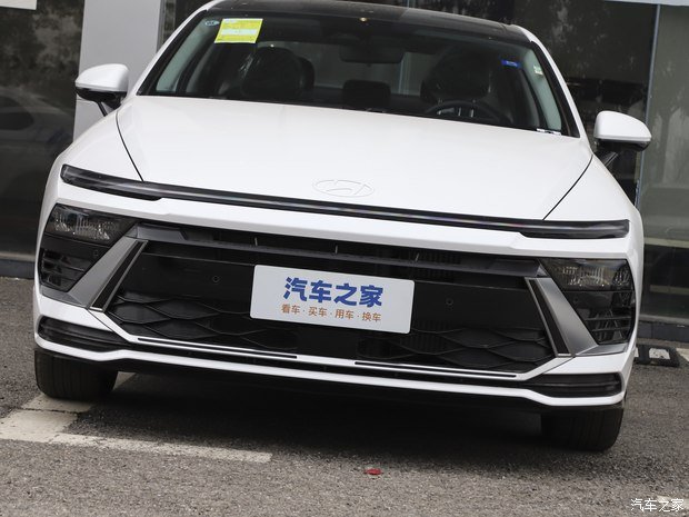 Новейшая Hyundi Sonata появилась у дилеров в Китае. Это машина местного производства
