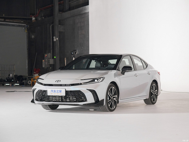 Официальная премьера совершенно новой Toyota Camry в Китае состоится в начале марта