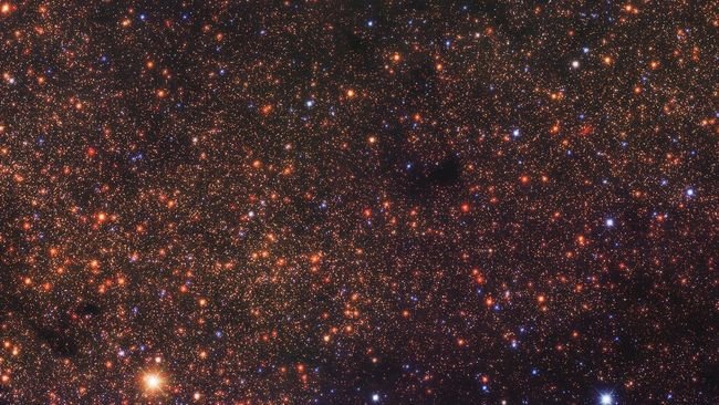 Астрономы получили редкое изображение области звездообразования в центре Млечного Пути с помощью телескопа VLT