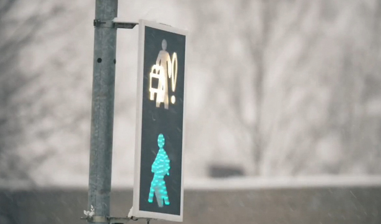 В Москве появились светофоры, предупреждающие пешеходов о машинах за поворотом