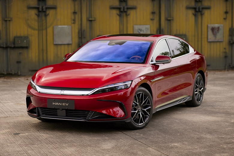 BYD впервые продала более полумиллиона автомобилей за месяц &mdash; это в 5 раз больше, чем у Geely