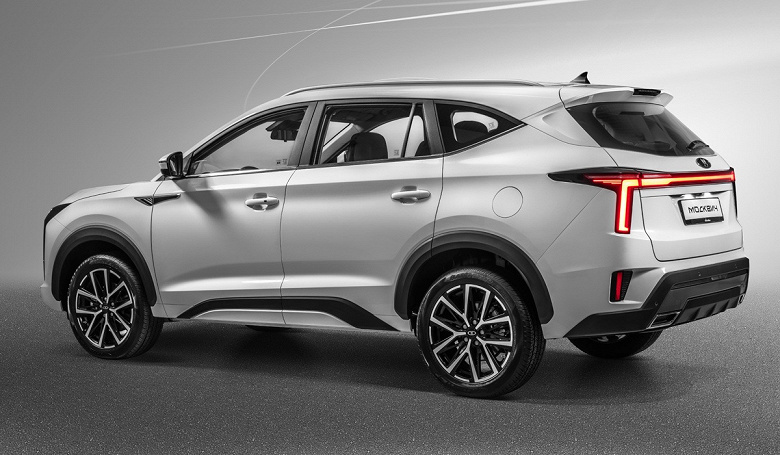 Замена Hyundai Santa Fe и Kia Sorento. Самый большой «Москвич» по цене от 2,8 млн рублей скоро появится у дилеров Замена Hyundai Santa Fe и Kia Sorento. Самый большой «Москвич» по цене от 2,8 млн рублей скоро появится у дилеров