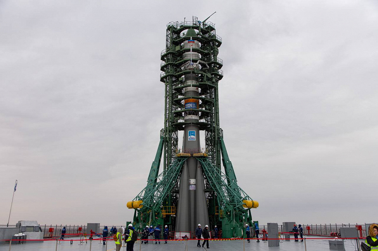 Ракету &laquo;Союз-2.1а&raquo; с &laquo;Прогрессом МС-29&raquo; установили на стартовый стол Байконура