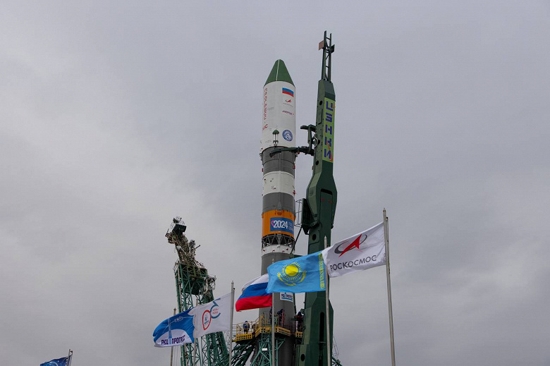 Ракету &laquo;Союз-2.1а&raquo; с &laquo;Прогрессом МС-29&raquo; установили на стартовый стол Байконура