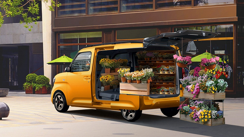 Мобильный бар, кофейня, мастерская, торговая точка, спальное место &mdash; в машине длиной менее 3,7 м. Представлен Wuling Zhiguang EV