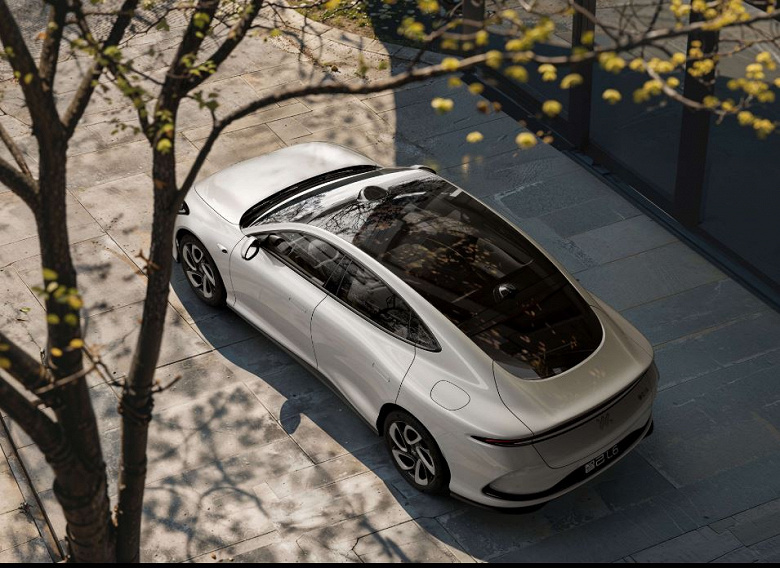 Полутвердотельная аккумуляторная батарея, свой собственный дизайн и запас хода более 1000 км. Представлен IM L6 Light Year Edition