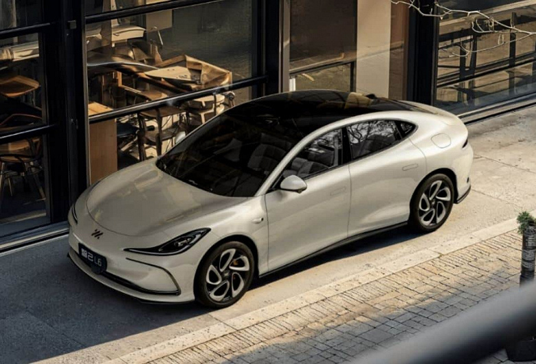 Полутвердотельная аккумуляторная батарея, свой собственный дизайн и запас хода более 1000 км. Представлен IM L6 Light Year Edition