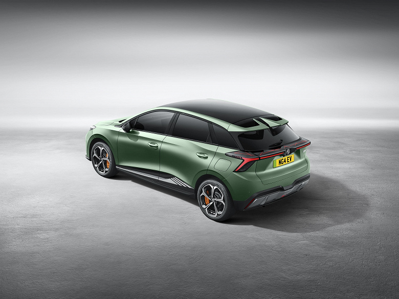 Замена Nissan Leaf в России, и с официальной гарантией. В России стартовали продажи полноприводного MG4 EV