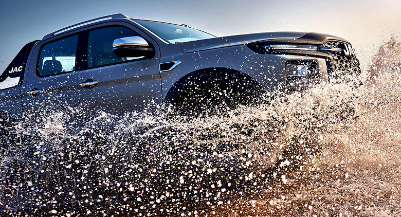 224 л.с., 8-ступенчатый &laquo;автомат&raquo; и полный привод. Самый популярный в России пикап JAC T9 скоро получит новую версию с дизелем и &laquo;ручкой&raquo;