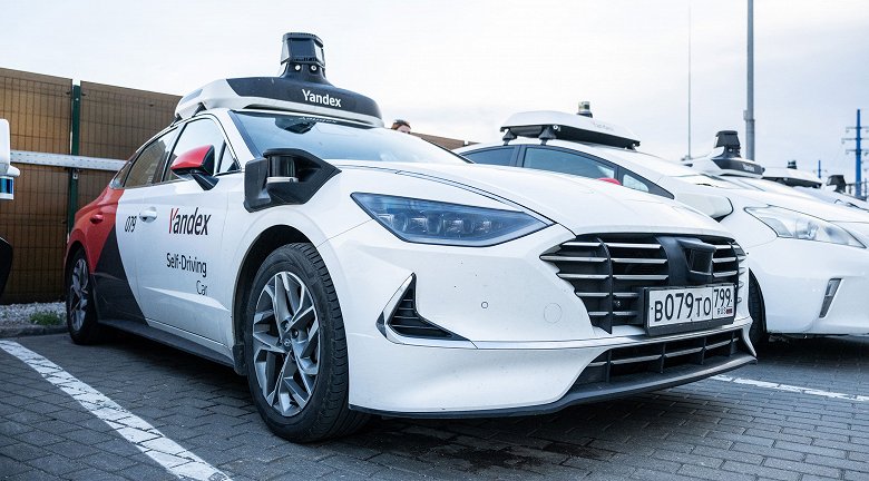 Так водят профессионалы: беспилотные авто Яндекса стали «человечнее»