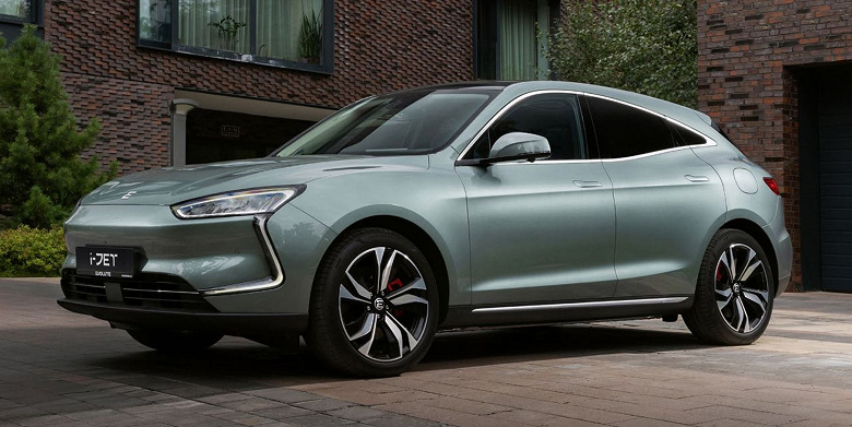 Четыре модели российских автомобилей рекордно подешевели &mdash; скидки на Evolute достигают 1,745 млн рублей