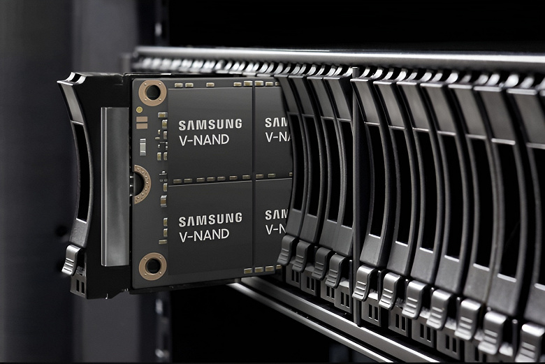 Samsung завтра представит подписку на SSD петабайтного уровня