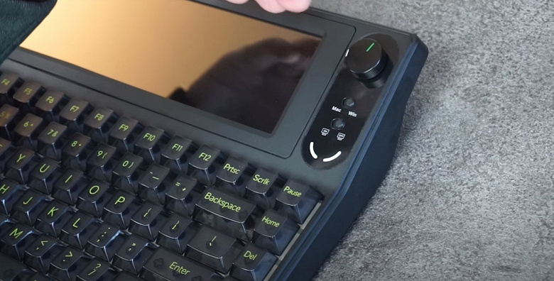 Представлена механическая клавиатура с 10-дюймовым сенсорным экраном Valmond VisionBoard