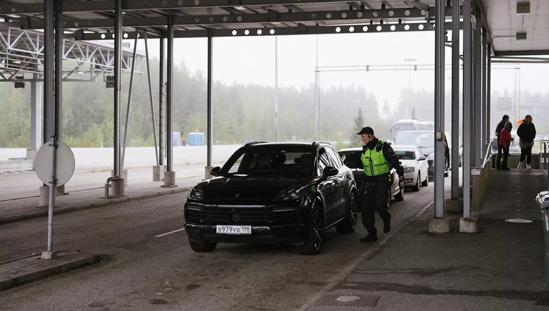 Машины с российскими номерами выгоняют из Финляднии