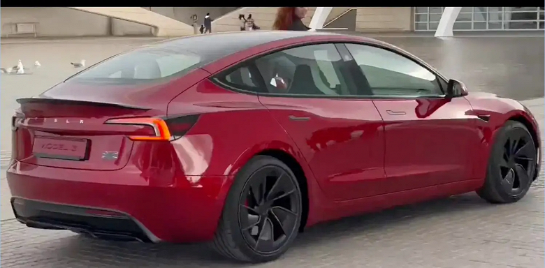Это самая мощная новая Tesla Model 3 Ludicrous (Performance). Живые фото автомобиля