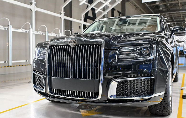 «Приехало человек 60-70 на своих машинах и высказали нам не очень приятные вещи». Владельцы Bentley, Rolls-Royce и Maybach посчитали первый прототип Aurus старомодным, о чем рассказал главный дизайнер