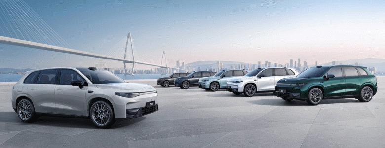 Запас хода 1200 км и кровать длиной 2,7 м, дешевле $18 000. Представлен Leapmotor C10