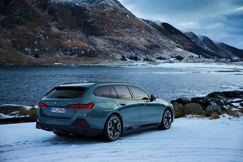 Новые универсалы BMW 5 Series уже сходят с конвейера с бензиновым и дизельным ДВС, в гибридном и электрическом исполнении
