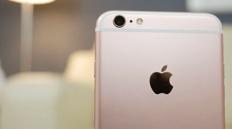 Apple до сих пор рассчитывается за замедление iPhone, но компания не признаёт свою вину