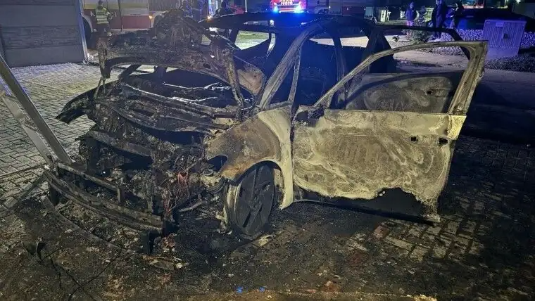 Volkswagen ID. 3 сгорел до основания, но батарея не пострадала. Это первый пожар электромобиля в Словакии