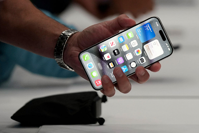Экономят? Россияне стали реже дарить iPhone и технику Apple на 8 марта, по данным МТС