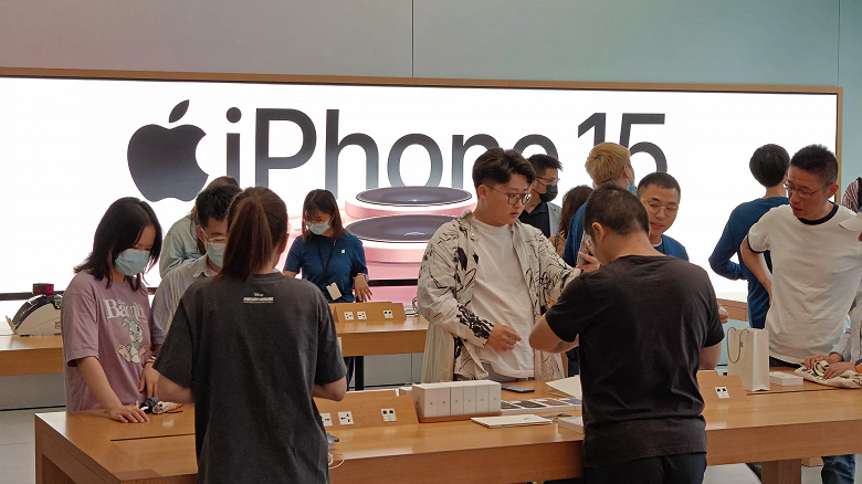 Крупные магазины резко опустили цены на iPhone 15 на фоне слабых продаж в Китае: скидки достигают $200