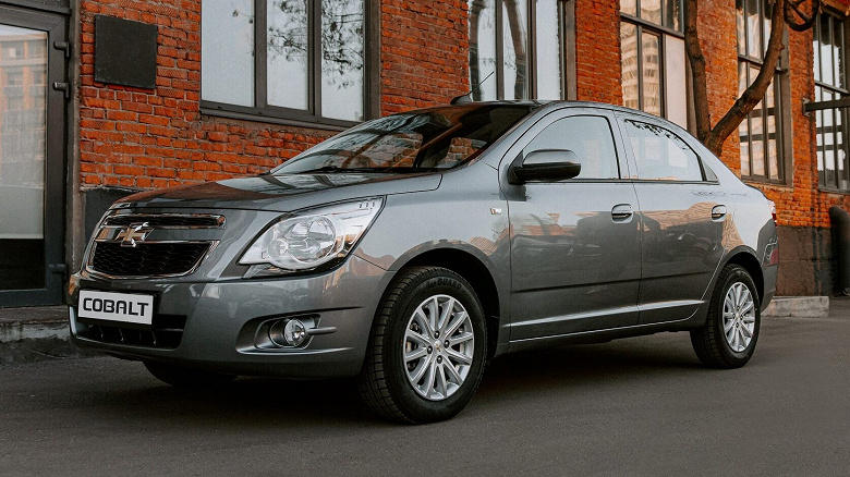 Chevrolet Cobalt с 6-ступенчатым «автоматом» подорожал в России — теперь он стоит на уровне самых дешевых Lada Vesta с вариатором