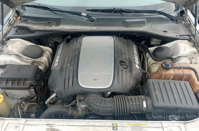 В Белоруссии на продажу выставили Chrysler 300С c двигателем V8 Hemi из кортежа Лукашенко. Машину оценили всего в 420 тыс. российских рублей