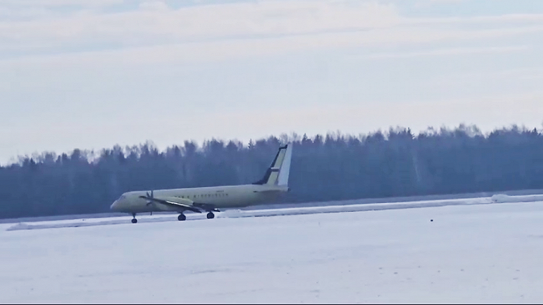 Это новейший российский пассажирский самолёт Ил-114-300. Опытный образец засняли на видео