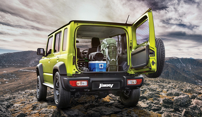 Suzuki Jimny 2024 уже в России. Сколько дилеры просят за легендарный внедорожник?